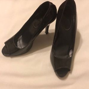 Purple pumps